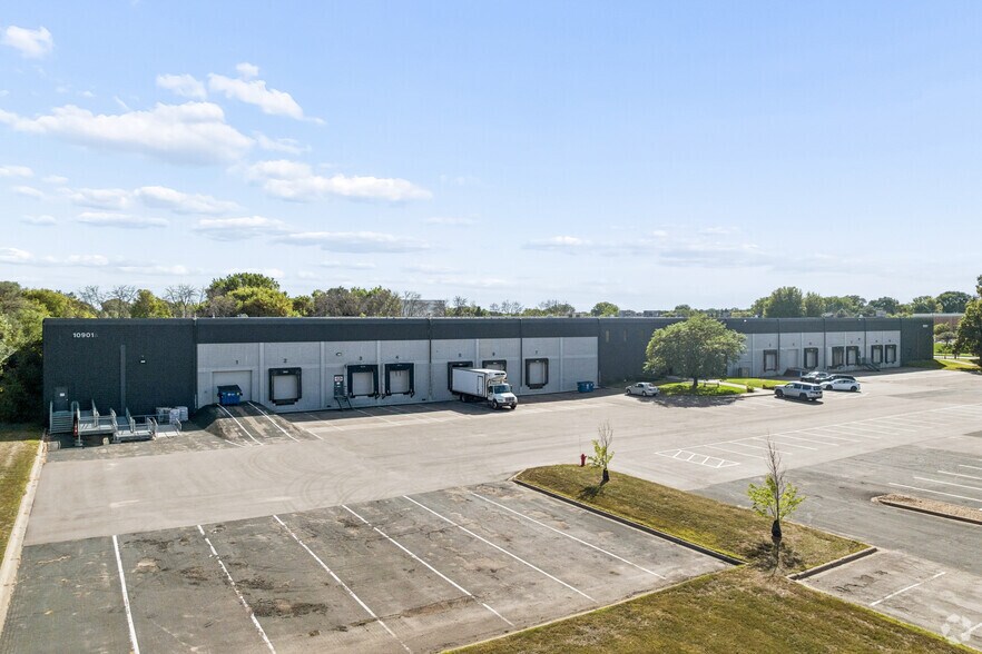 More Photos Of 10901 Hampshire Ave S, Bloomington Warehouse For Lease