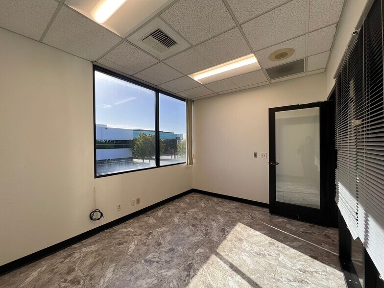 More Photos Of 15 Corporate Park, Irvine Medical For Lease