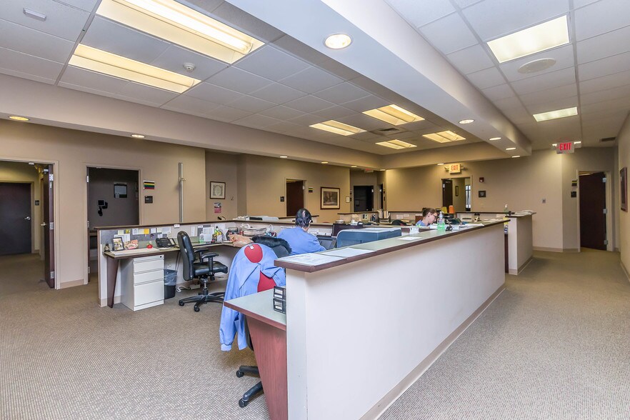 More Photos Of 5323-5345 Hendron Rd, Groveport Medical For Lease