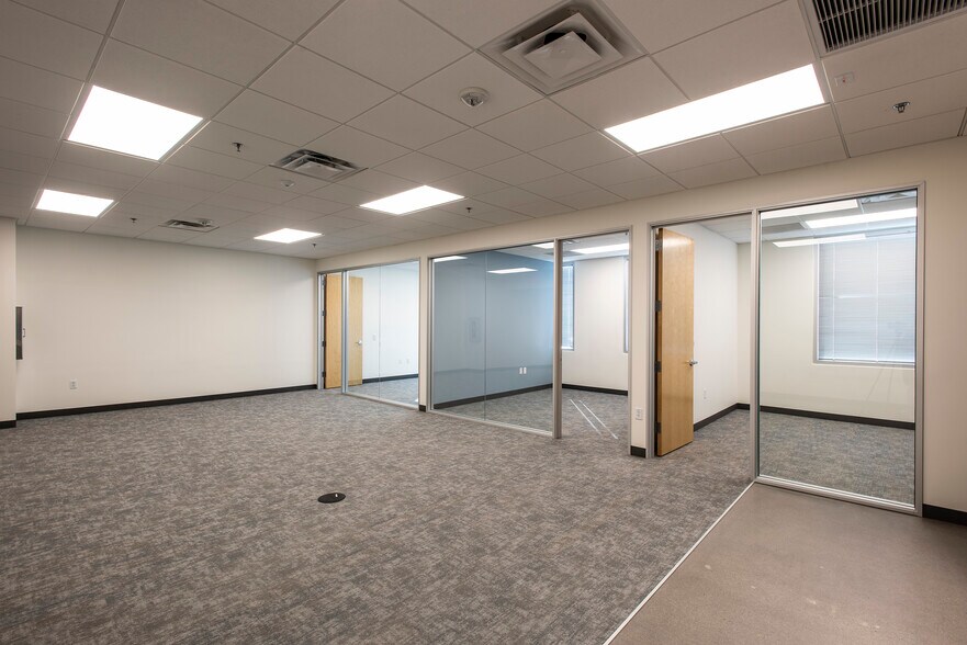 More Photos Of 2121 W Chandler Blvd, Chandler Office For Lease