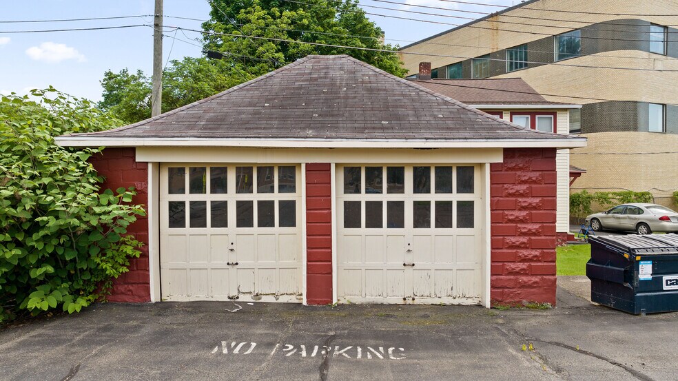 More Photos Of 150 Main St, Johnson City Medical For Sale