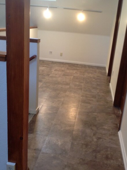 More Photos Of 7841 Foothill Blvd, Sunland Storefront Retail Residential For Lease