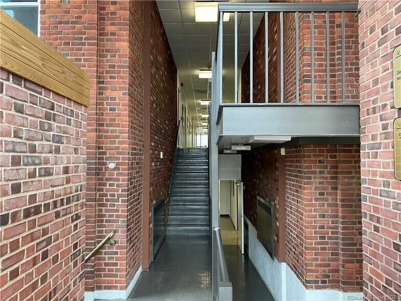 More Photos Of 385 Main St, West Haven Medical For Lease