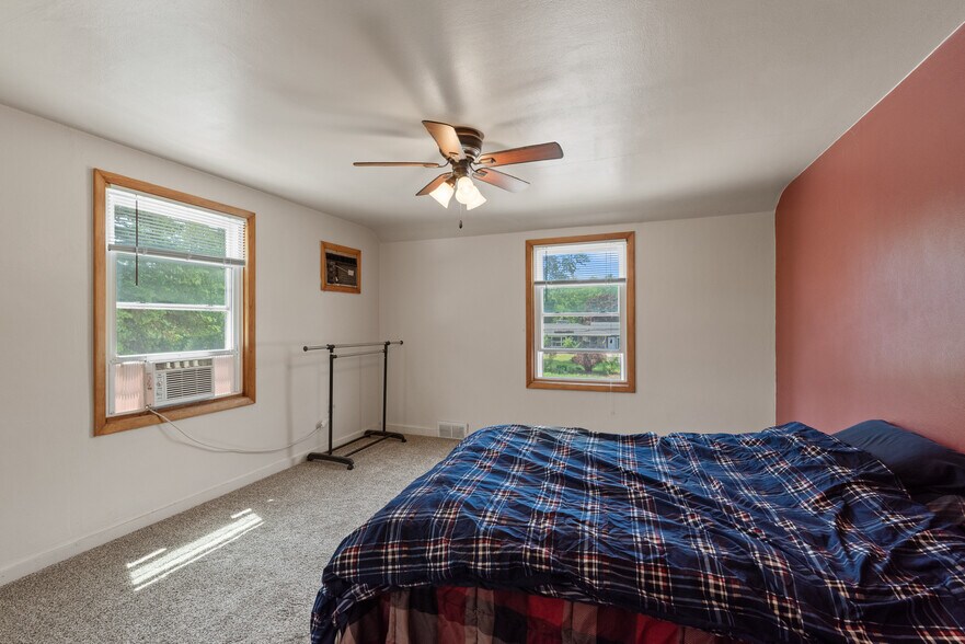 More Photos Of 3172 N Riverside Dr, Saukville General Retail For Sale