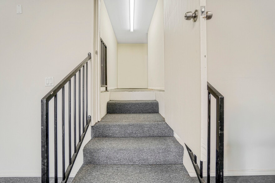 More Photos Of 4667 Rosecrans Ave, Hawthorne Light Manufacturing For Lease