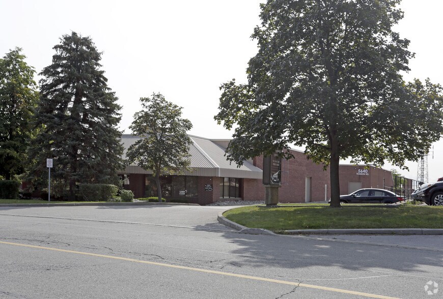 More Photos Of 5650 Tomken Rd, Mississauga Flex For Lease