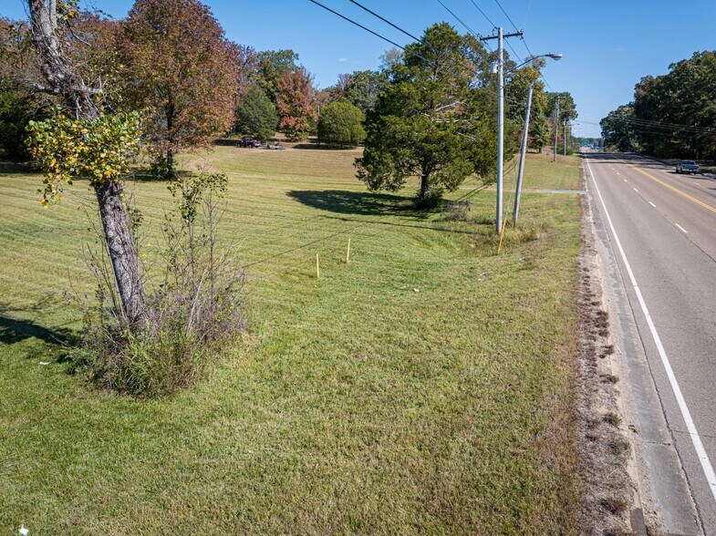 More Photos Of 1084 W Main St, Parsons Land For Sale