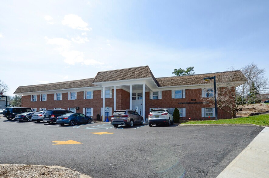 More Photos Of 127 Union Ave, Ridgewood Medical For Lease