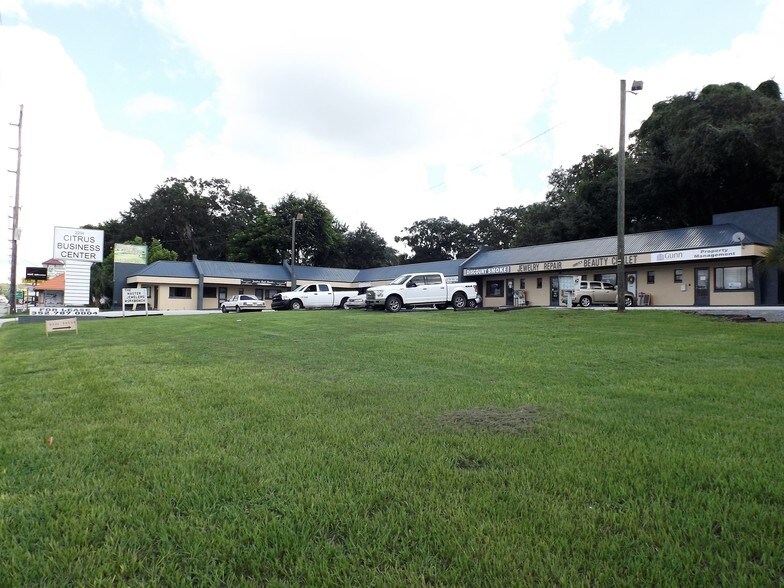 More Photos Of 2204 N Citrus Blvd, Leesburg Office For Sale