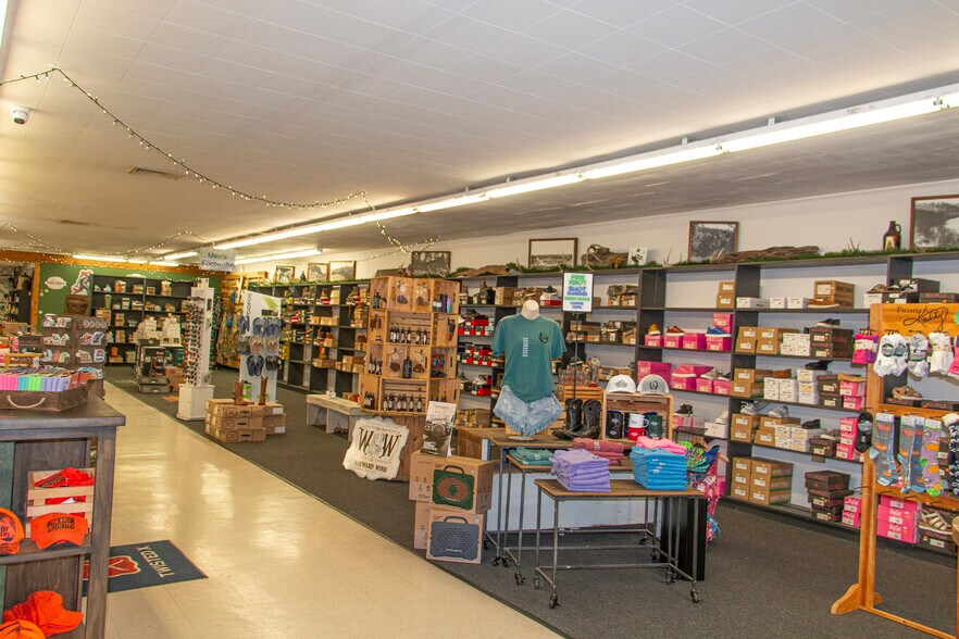More Photos Of 110 N Broadway St, Broken Bow General Retail For Sale
