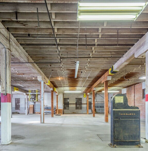 More Photos Of 706 SW 3rd St, Oklahoma City Warehouse For Sale