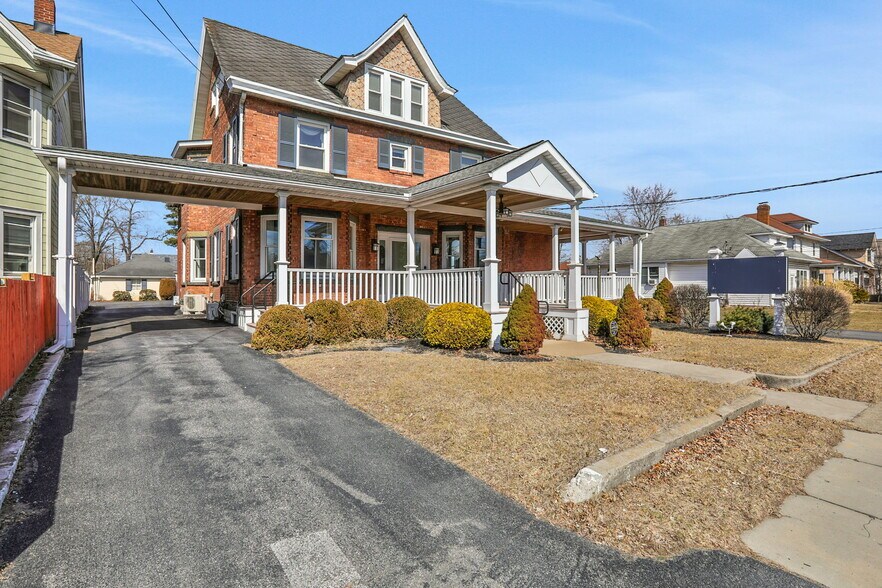 More Photos Of 411 Albany Ave, Kingston Storefront Retail Office For Sale