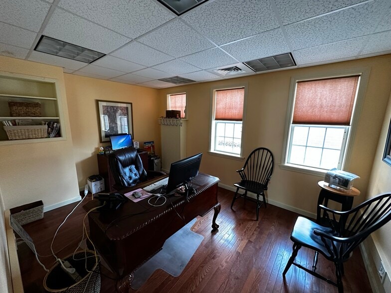 More Photos Of 25 Elm St, Southbridge Office For Sale
