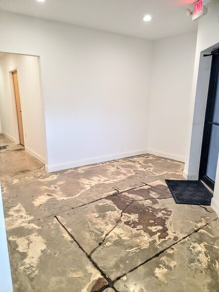 More Photos Of 1583 S 1st St, Abilene Light Distribution For Sale