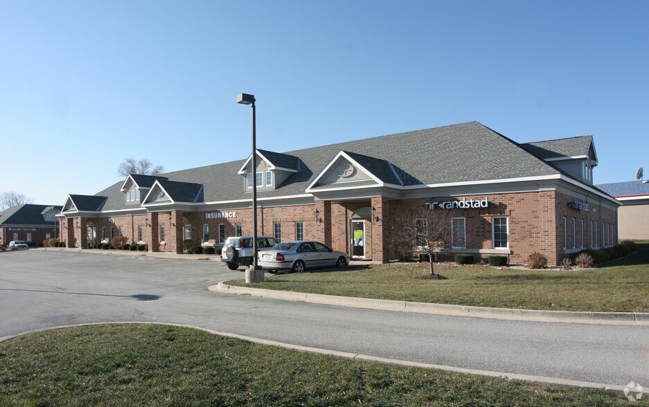 Primary Photo Of 5465 Grand Ave, Gurnee Office For Lease