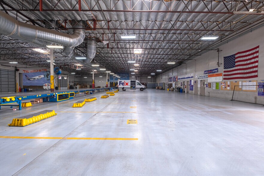 More Photos Of 1111 Bird Center Dr, Palm Springs Warehouse For Lease