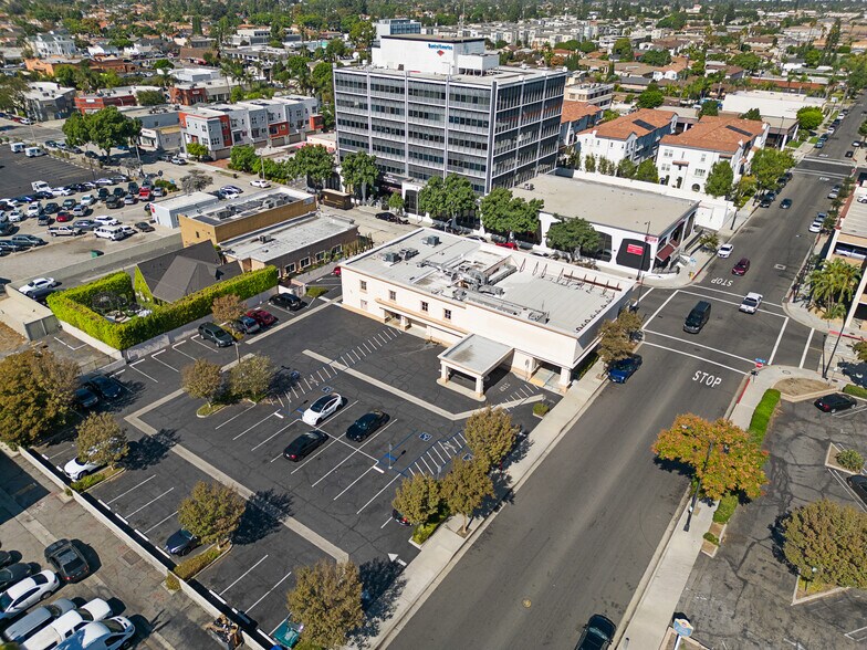 More Photos Of 11101 La Reina Ave, Downey Bank For Lease