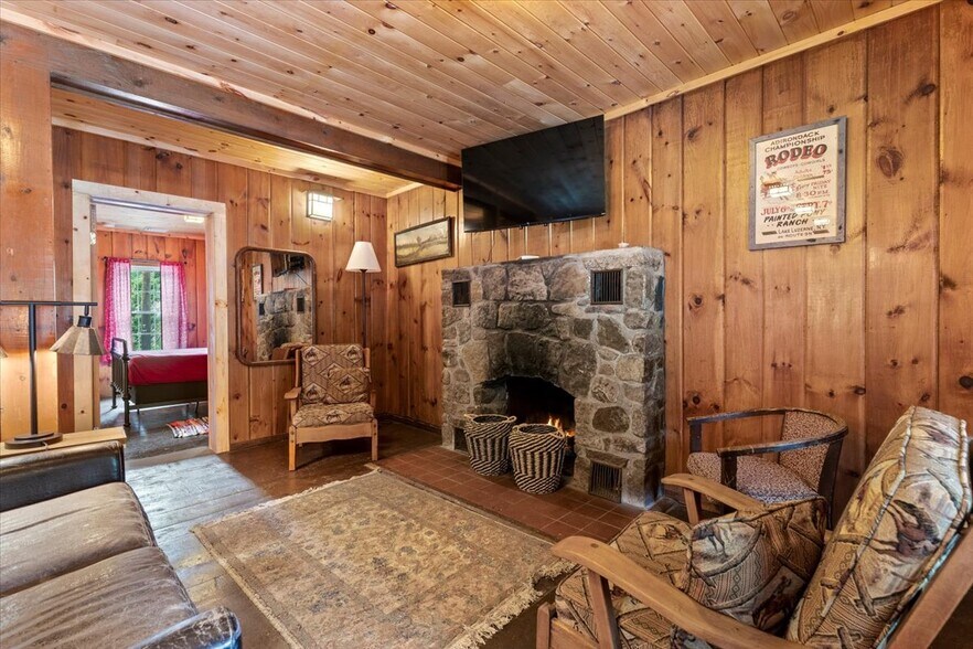 More Photos Of 746 Howe Rd, Lake Luzerne Hotel For Sale