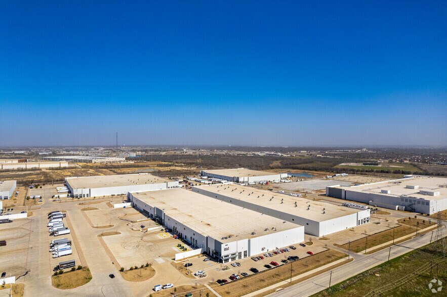 More Photos Of 1501 Joel East Rd, Fort Worth Distribution For Lease