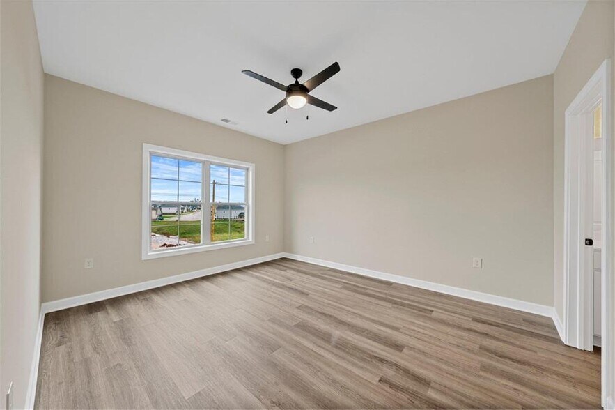 More Photos Of 721 Plano Rd, Bowling Green Apartments For Sale