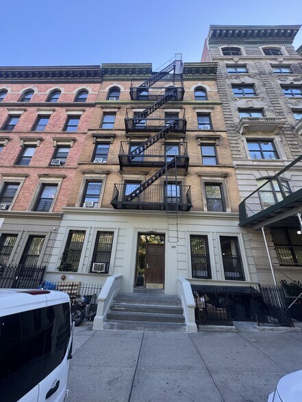 More Photos Of 280 Manhattan Ave, New York Apartments For Sale