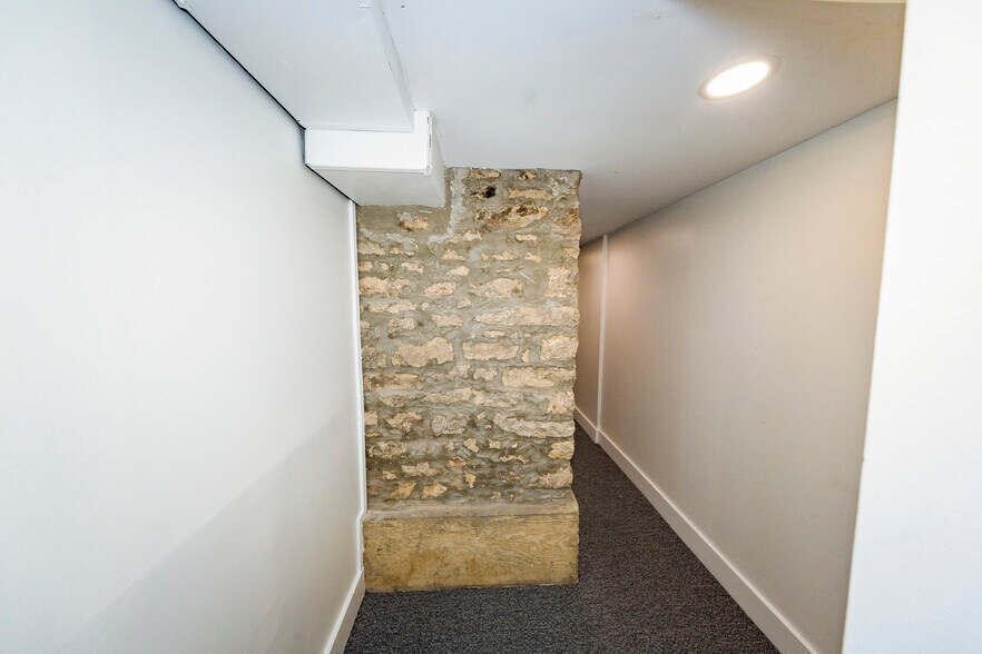 More Photos Of 30-40 E Columbus St, Columbus Unknown For Lease