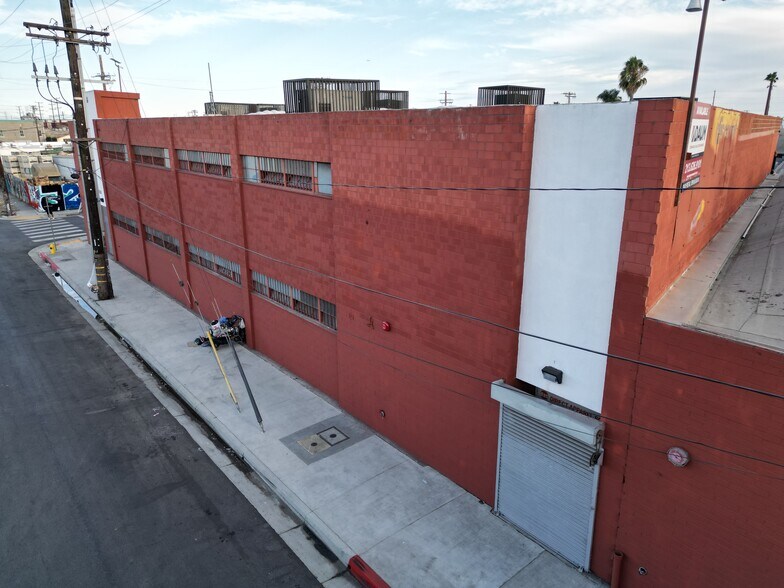 More Photos Of 1926 E 14th St, Los Angeles Warehouse For Lease