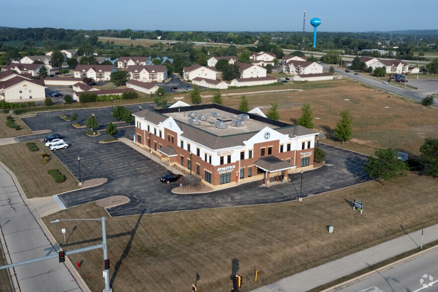 More Photos Of 1231 S Rochester St, Mukwonago Office For Lease