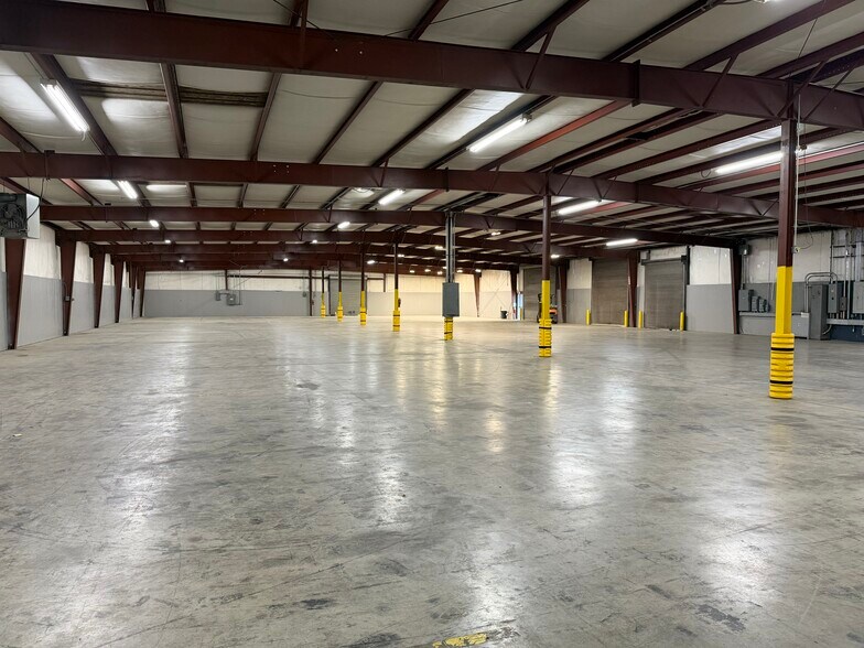 More Photos Of 519 Hill Rd, Dalton Warehouse For Lease