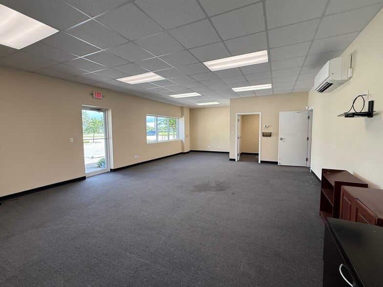 More Photos Of 3670 S Ridgewood Ave, Port Orange Freestanding For Sale