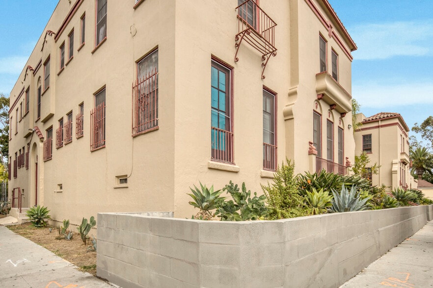 More Photos Of 2375 W 12th St, Los Angeles Apartments For Sale