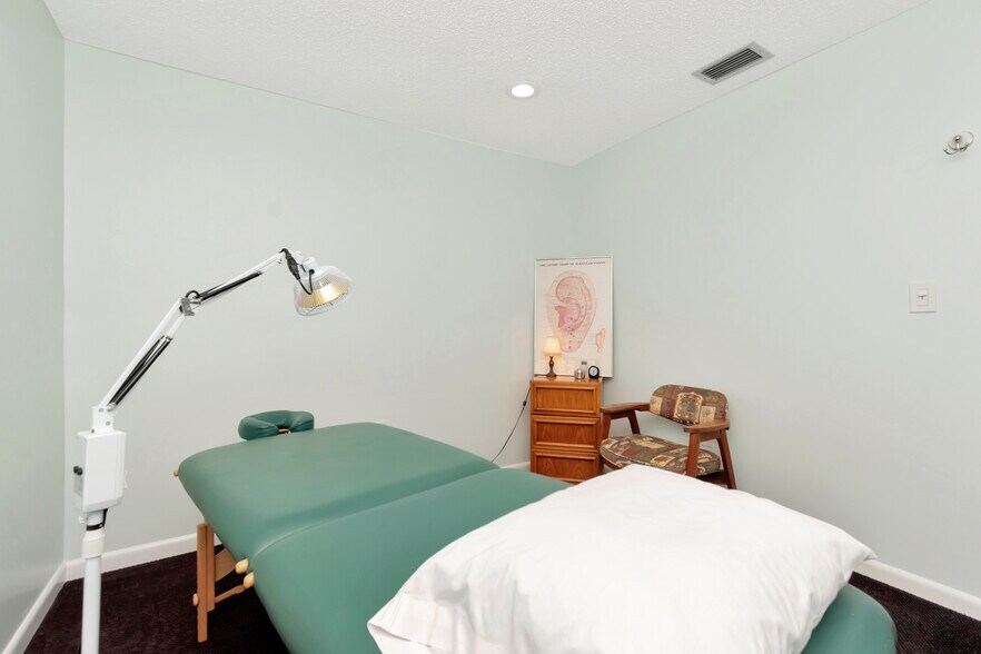 More Photos Of 28960 US Highway 19 N, Clearwater Medical For Sale