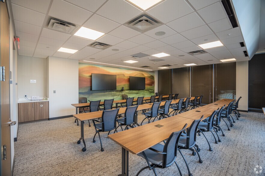 More Photos Of 900 Circle 75 Pky SE, Atlanta Unknown For Lease