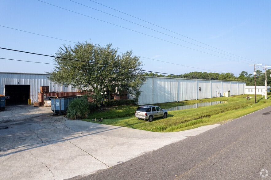 More Photos Of 6940 Stuart Ave, Jacksonville Warehouse For Lease