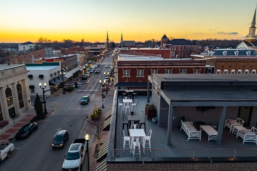 More Photos Of 207 E Main St, McMinnville General Retail For Sale