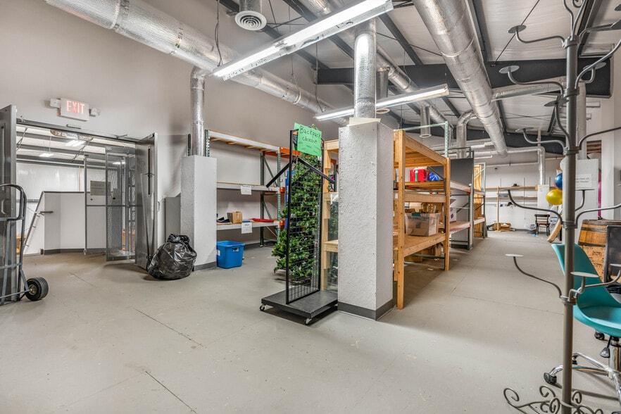 More Photos Of 255 Cumberland Trace Rd, Bowling Green Flex For Lease