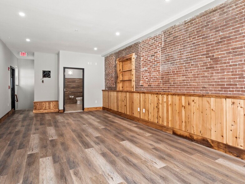 More Photos Of 138-140 Middlesex St, Lowell Storefront Retail Office For Lease