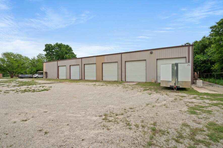More Photos Of 7 Hills Rd, Newark Warehouse For Sale