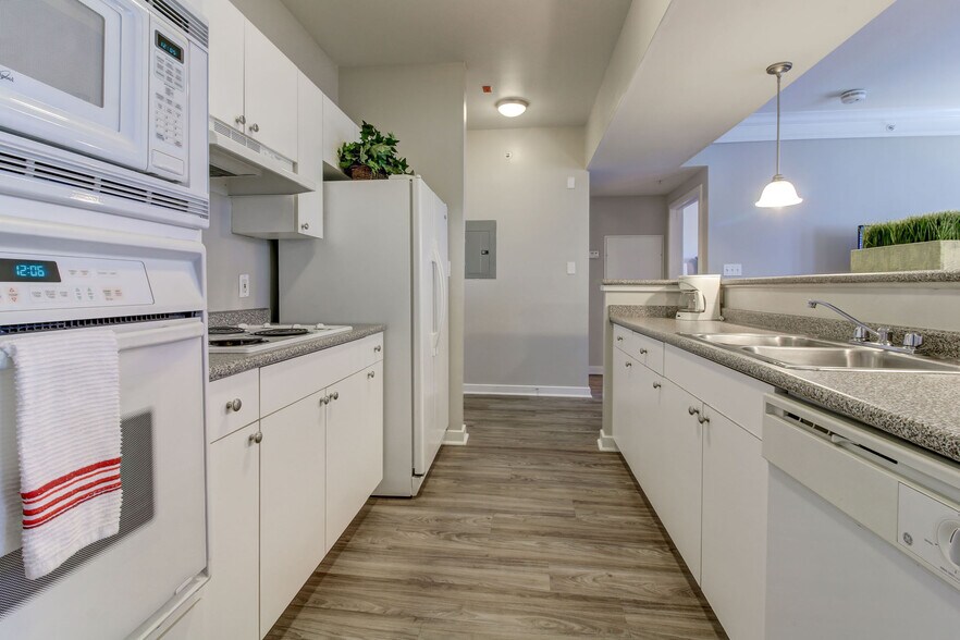 More Photos Of 1420 Annunciation St, New Orleans Apartments For Lease