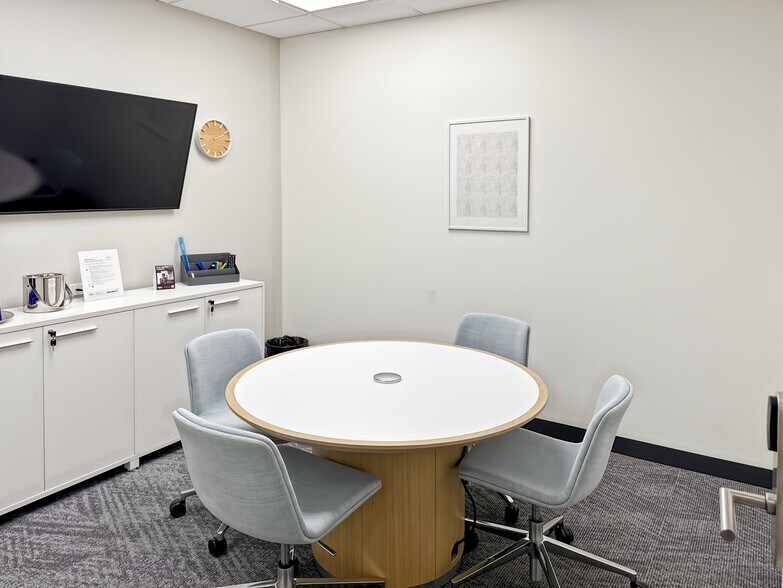 More Photos Of 2525 Cabot Dr, Lisle Coworking Space