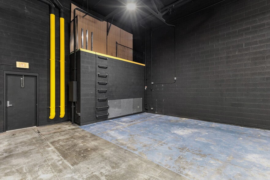 More Photos Of 7318 S 89th Pl, Mesa Showroom For Sale