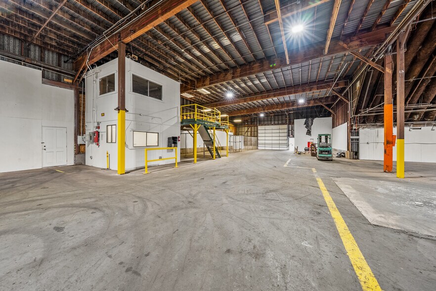More Photos Of 1385 Antelope Rd, White City Manufacturing For Lease