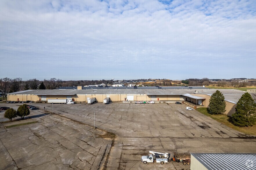 More Photos Of 500 S Division St, Waunakee Manufacturing For Lease