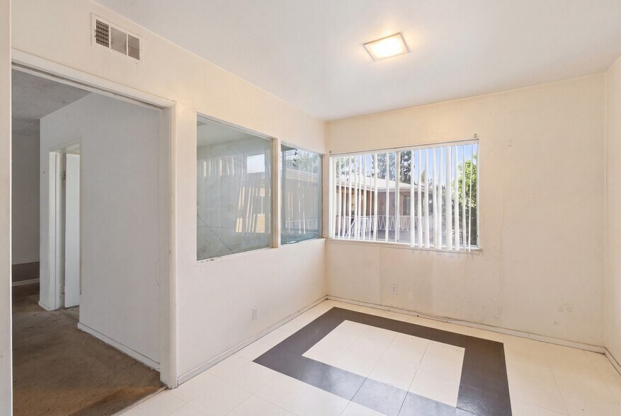 More Photos Of 18611 Clark St, Tarzana Apartments For Sale