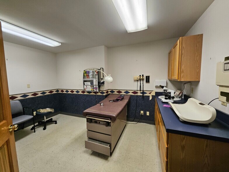 More Photos Of 13330 Darmstadt Rd, Evansville Office For Sale