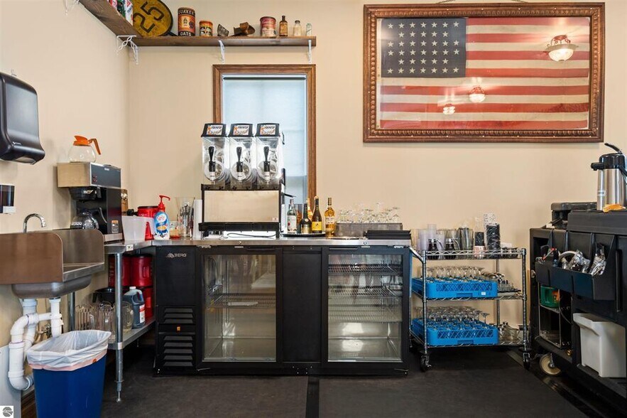 More Photos Of 18599 Mission Rd, Traverse City Hotel For Sale