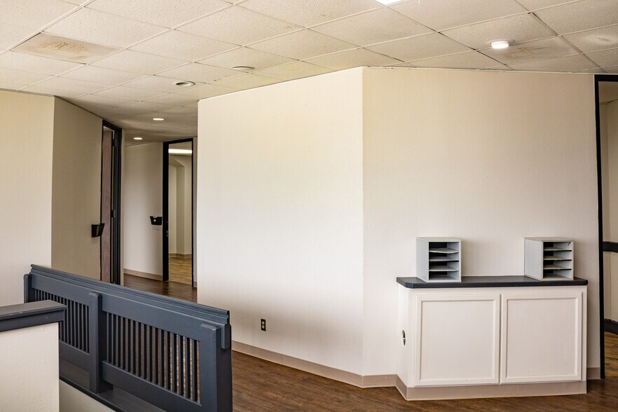 More Photos Of 1685 E Washington Ave, Navasota Office For Lease