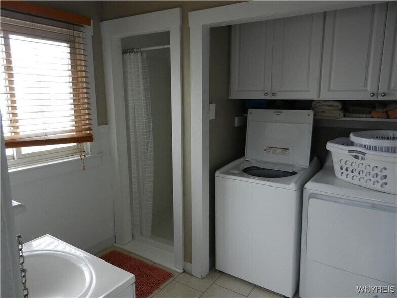 More Photos Of 4904 Lake Shore Rd, Hamburg Office Residential For Sale