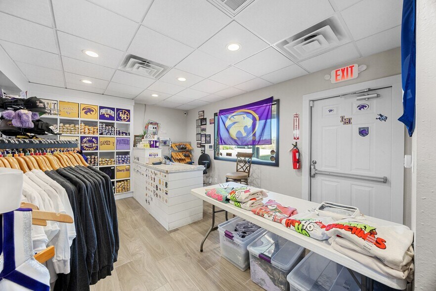 More Photos Of 14262 W State Highway 29, Liberty Hill General Retail For Sale