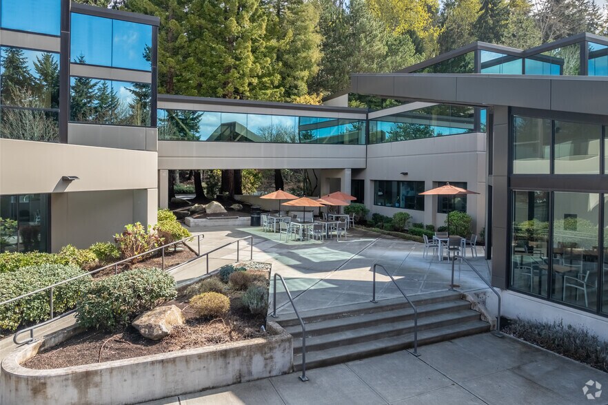 More Photos Of 11120 NE 33rd Pl, Bellevue Office For Lease